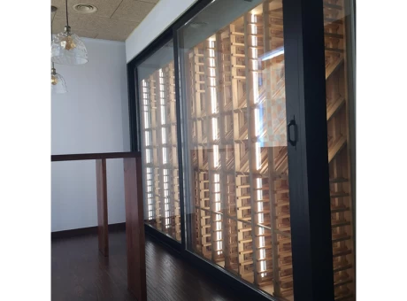 Instalacion Botelleros en Pino Expovinalia